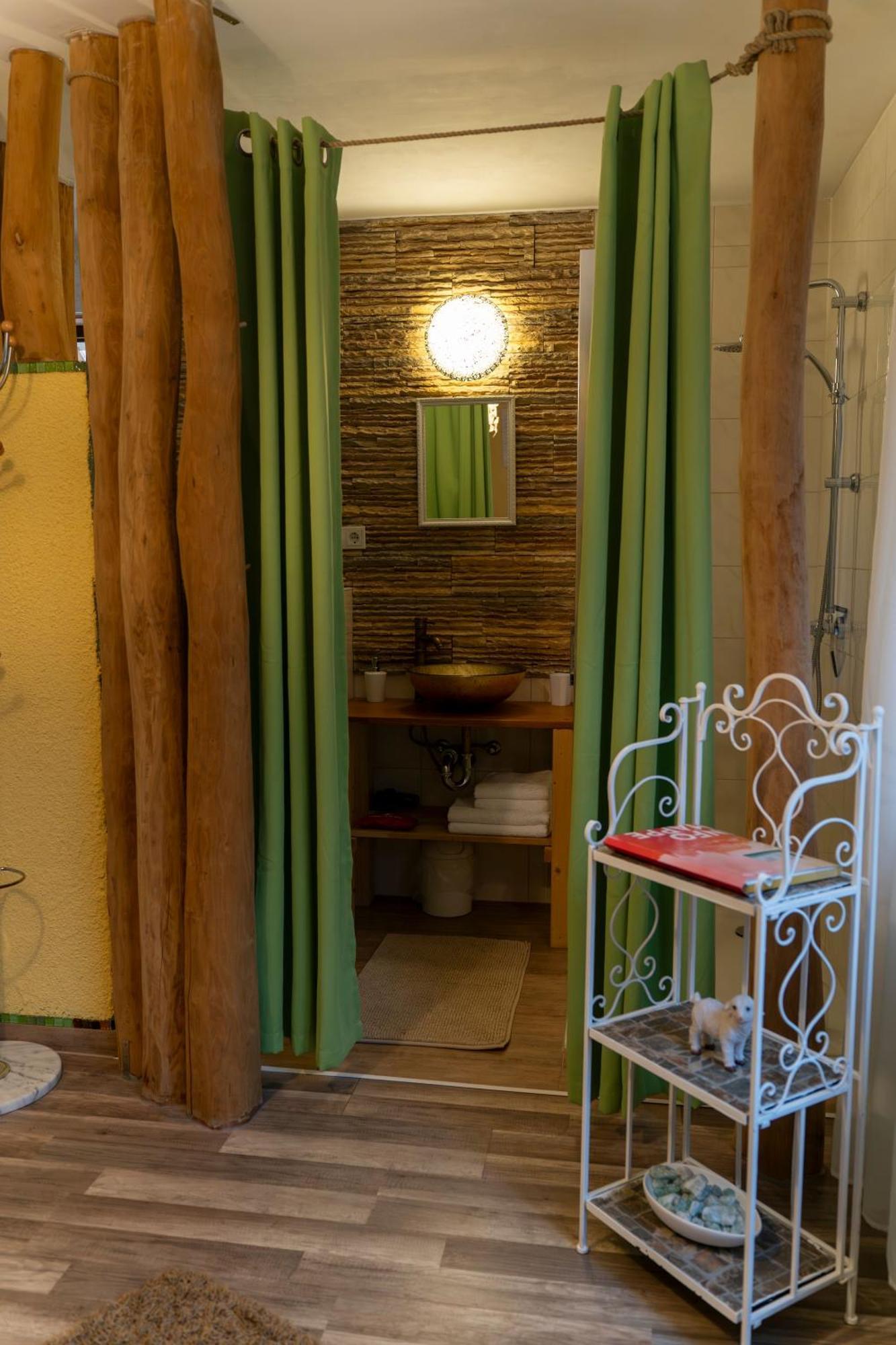 Marburg Apartment Pfiffige Luisa In Ruhiger Waldrandlage Mit Balkon Und Wintergarten מראה חיצוני תמונה